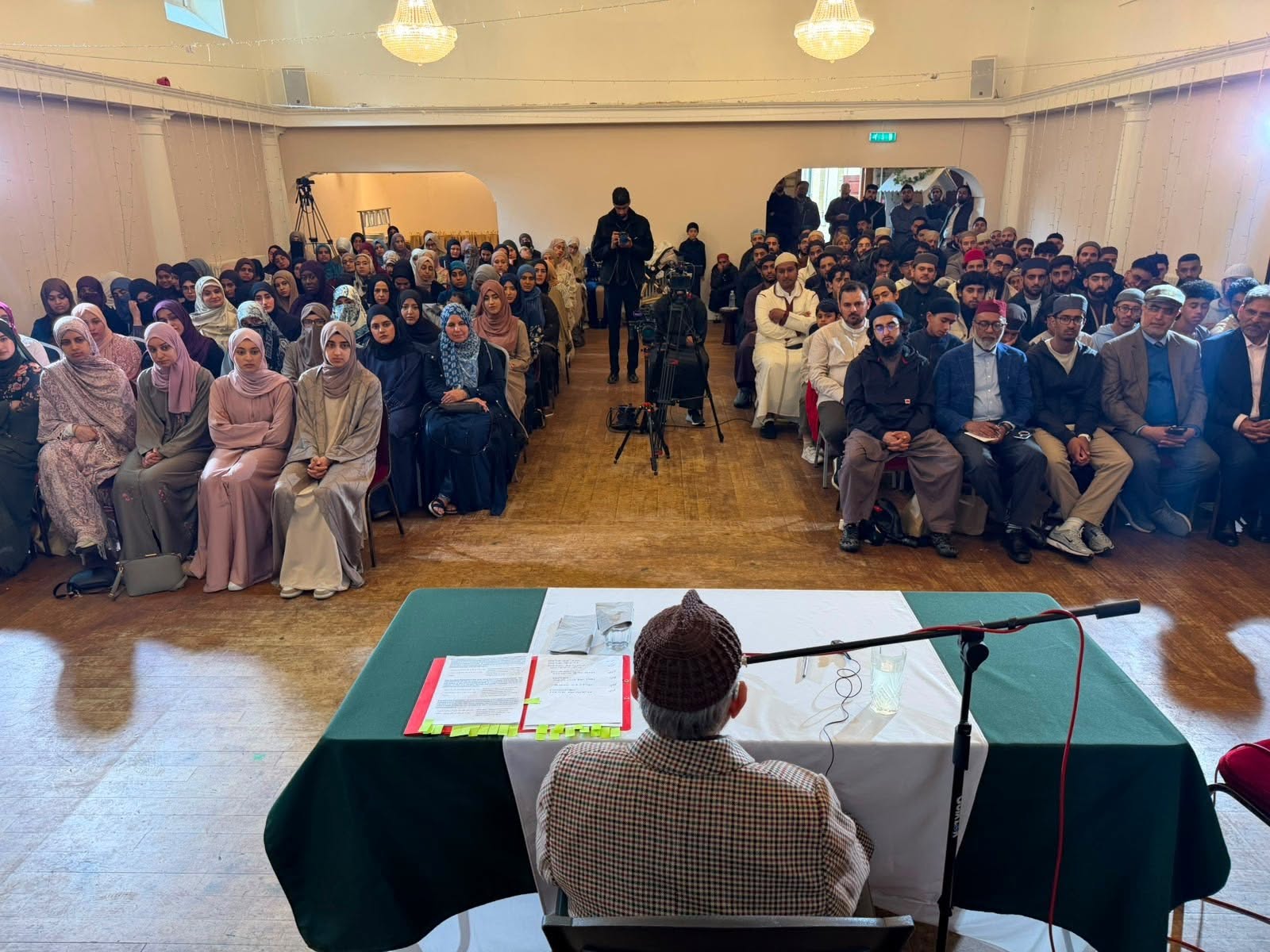 The Unbroken Chain: Shaykh-ul-Islam addresses Al-Ma'rifa students in Sheffield, image 1
