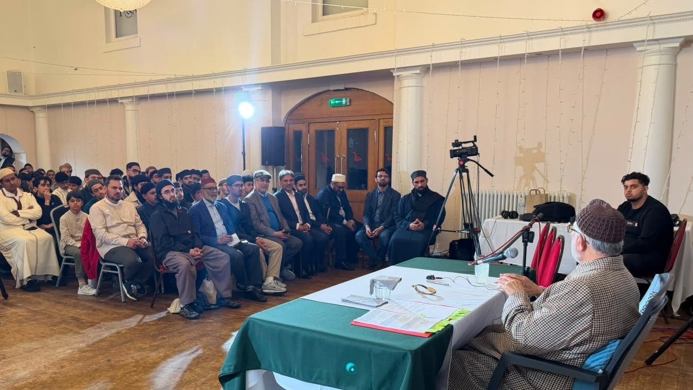 The Unbroken Chain: Shaykh-ul-Islam addresses Al-Ma'rifa students in Sheffield, image 4