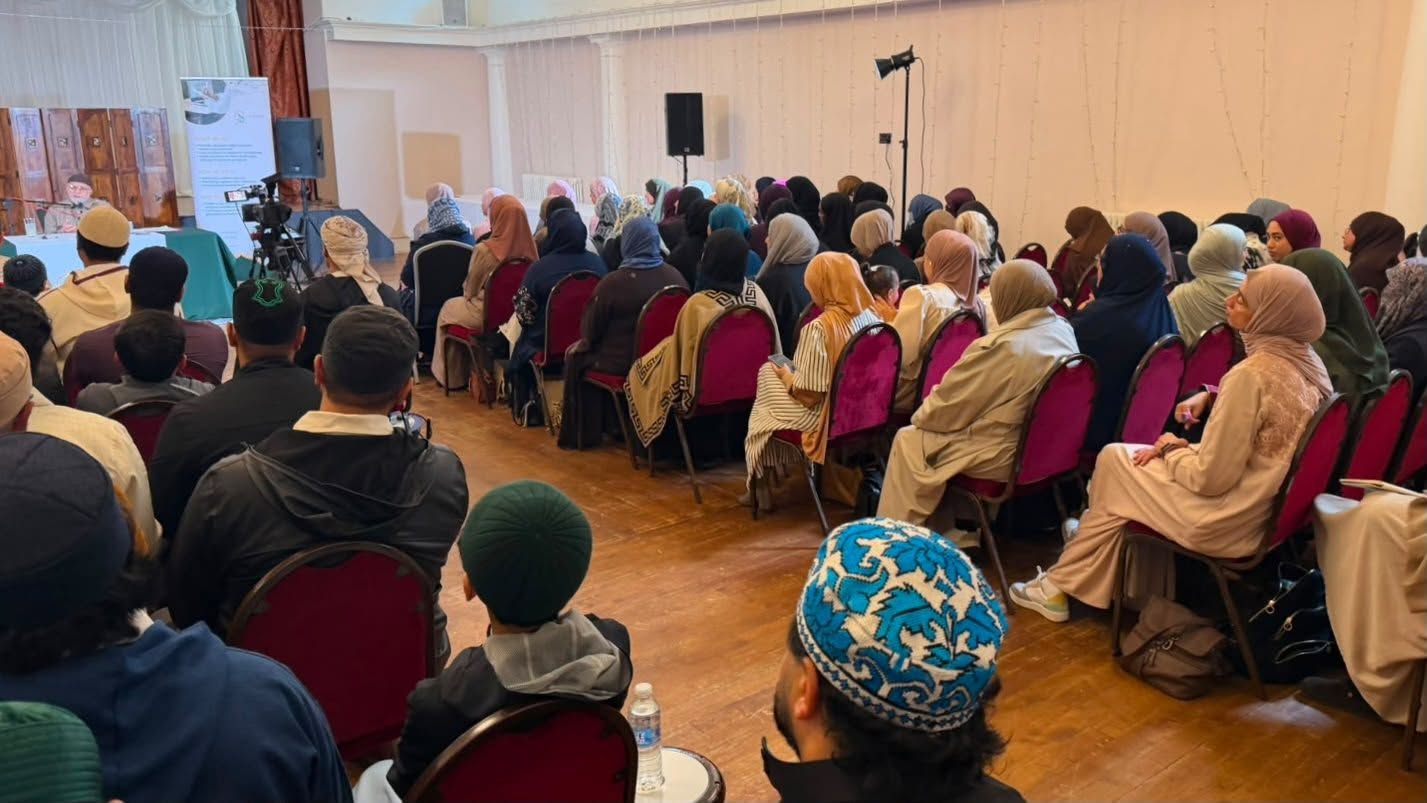 The Unbroken Chain: Shaykh-ul-Islam addresses Al-Ma'rifa students in Sheffield, image 5