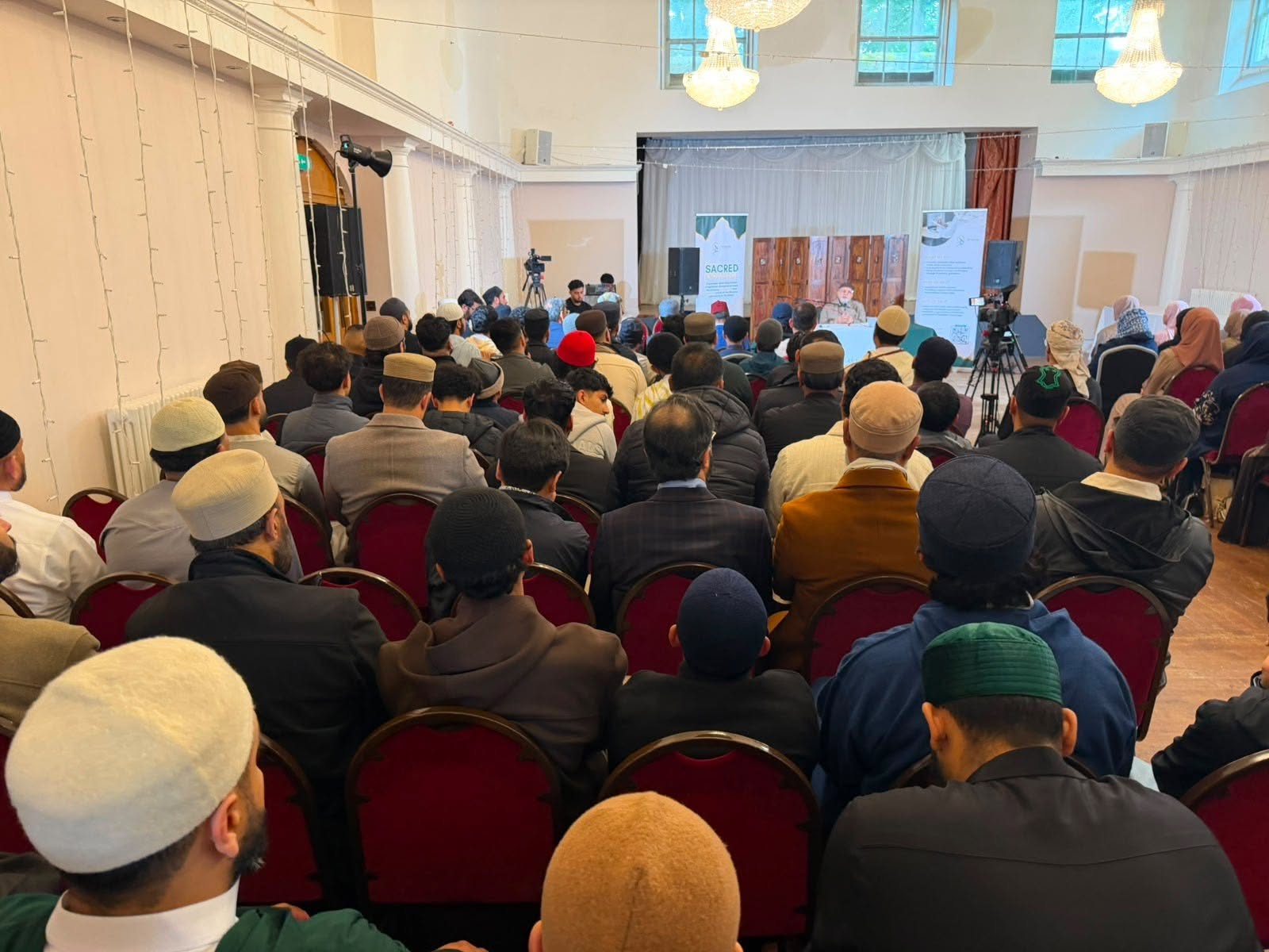 The Unbroken Chain: Shaykh-ul-Islam addresses Al-Ma'rifa students in Sheffield, image 7