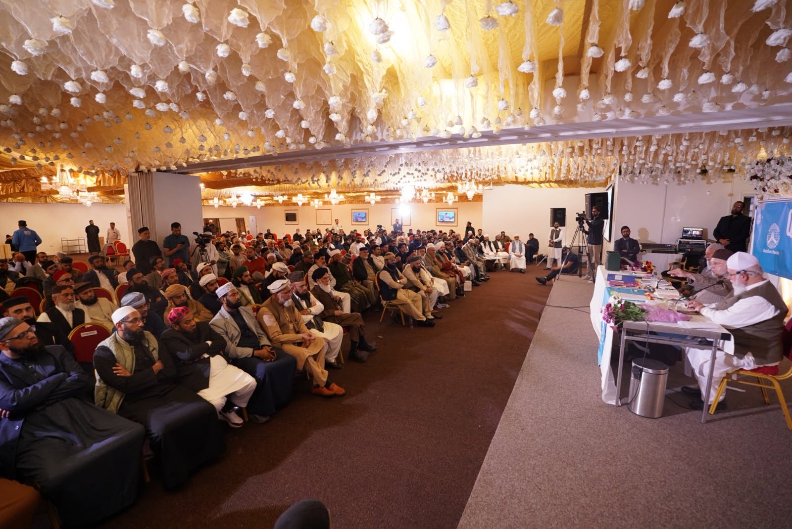Scholars' Q&A Session with Shaykh-ul-Islam in Nottingham, image 3