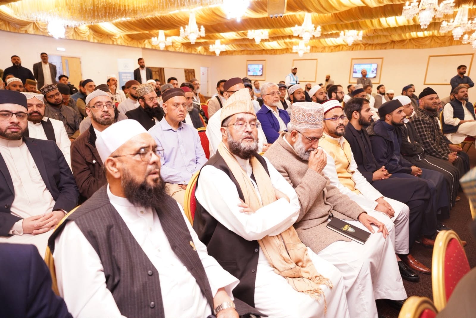 Scholars' Q&A Session with Shaykh-ul-Islam in Nottingham, image 5