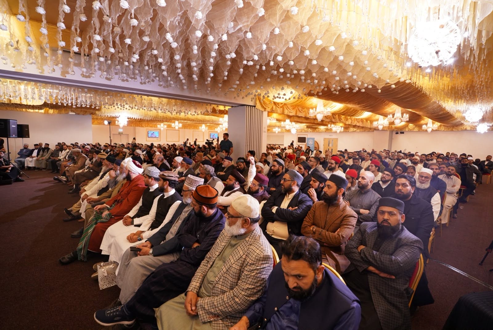 Scholars' Q&A Session with Shaykh-ul-Islam in Nottingham, image 12