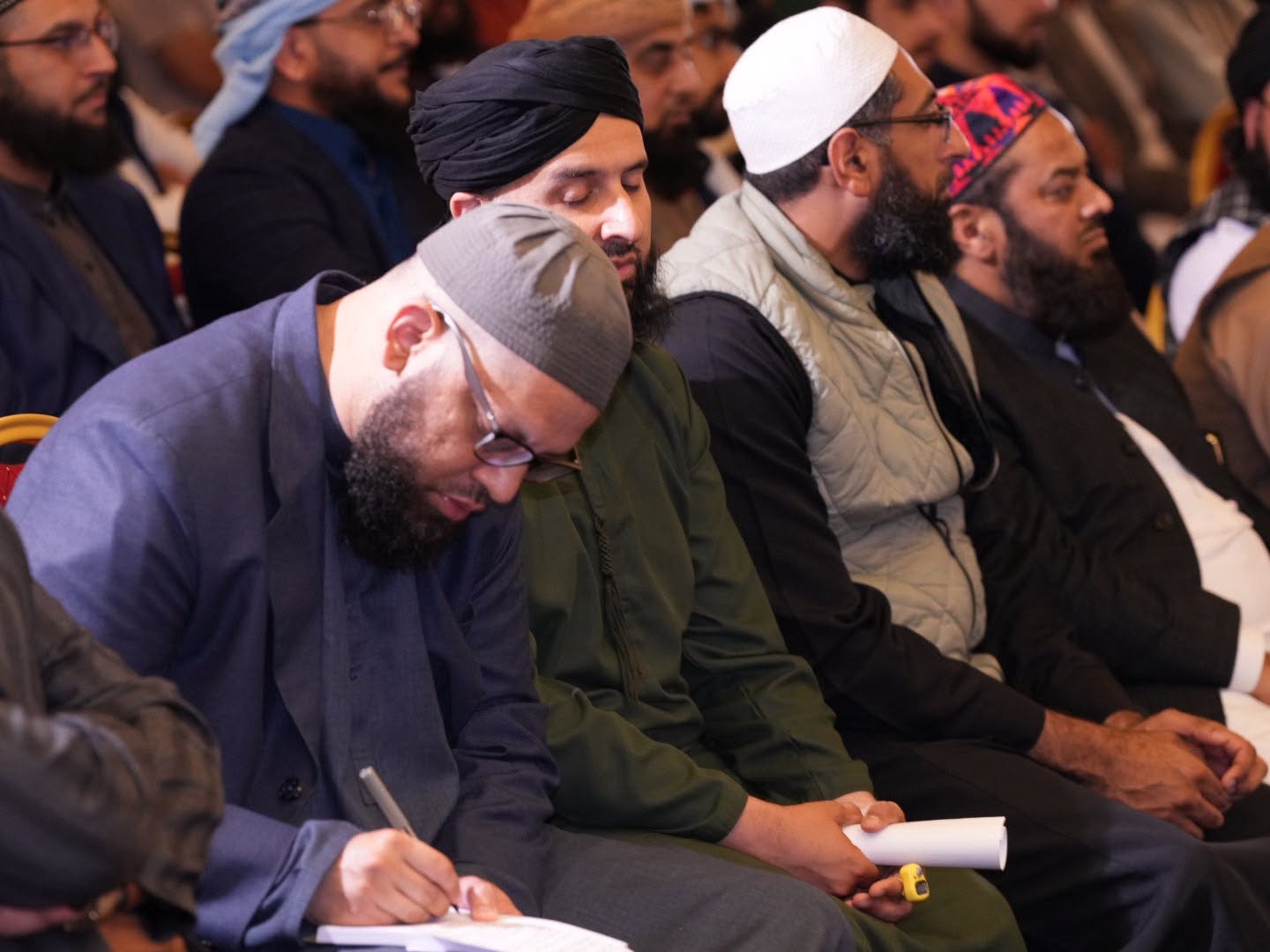 Scholars' Q&A Session with Shaykh-ul-Islam in Nottingham, image 13