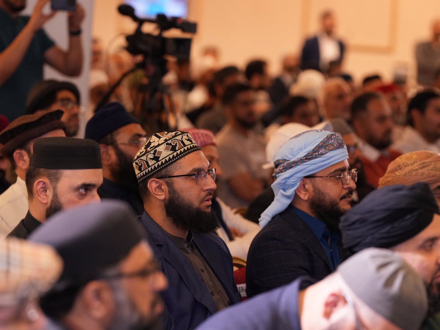 Scholars' Q&A Session with Shaykh-ul-Islam in Nottingham, image 16
