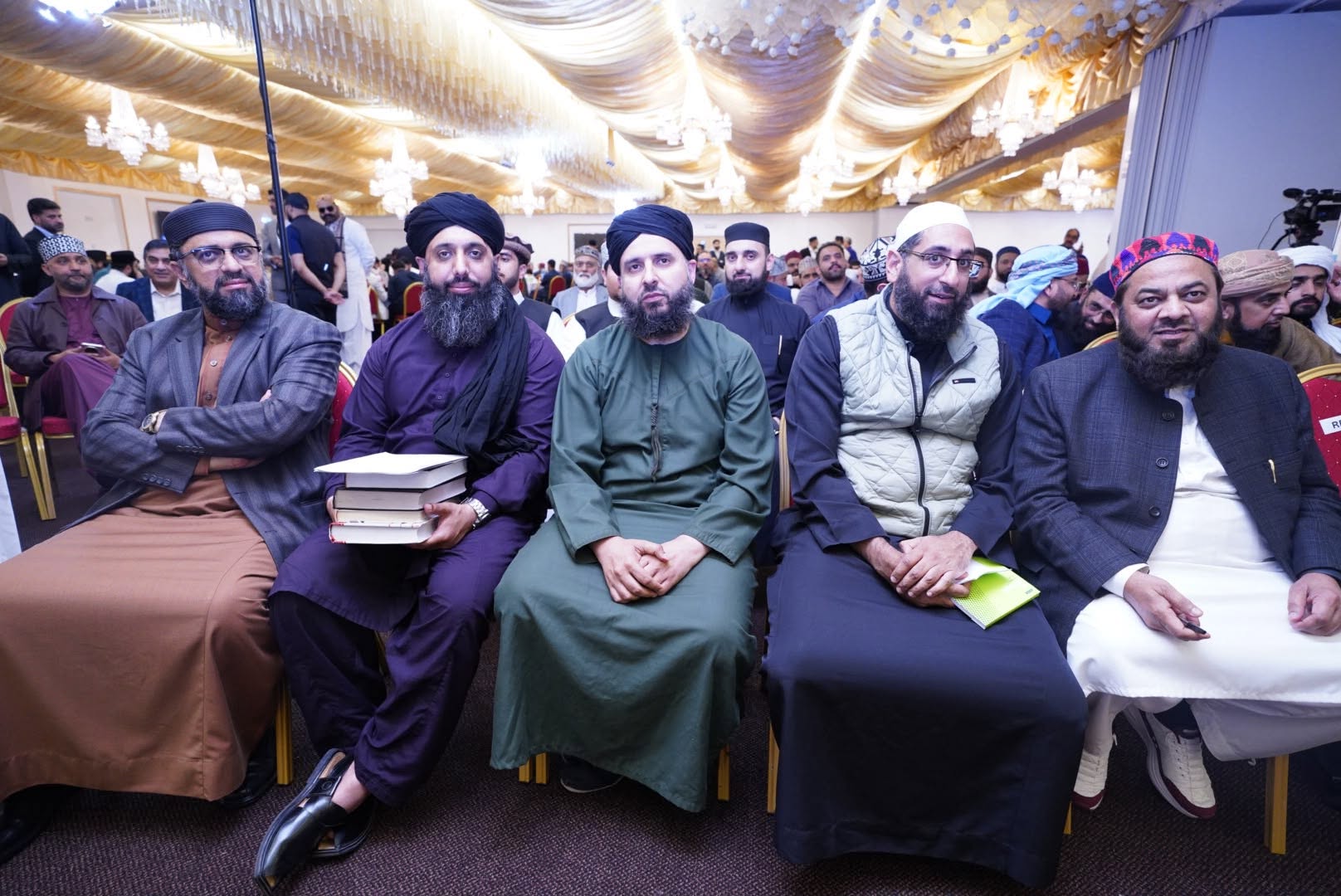 Scholars' Q&A Session with Shaykh-ul-Islam in Nottingham, image 27