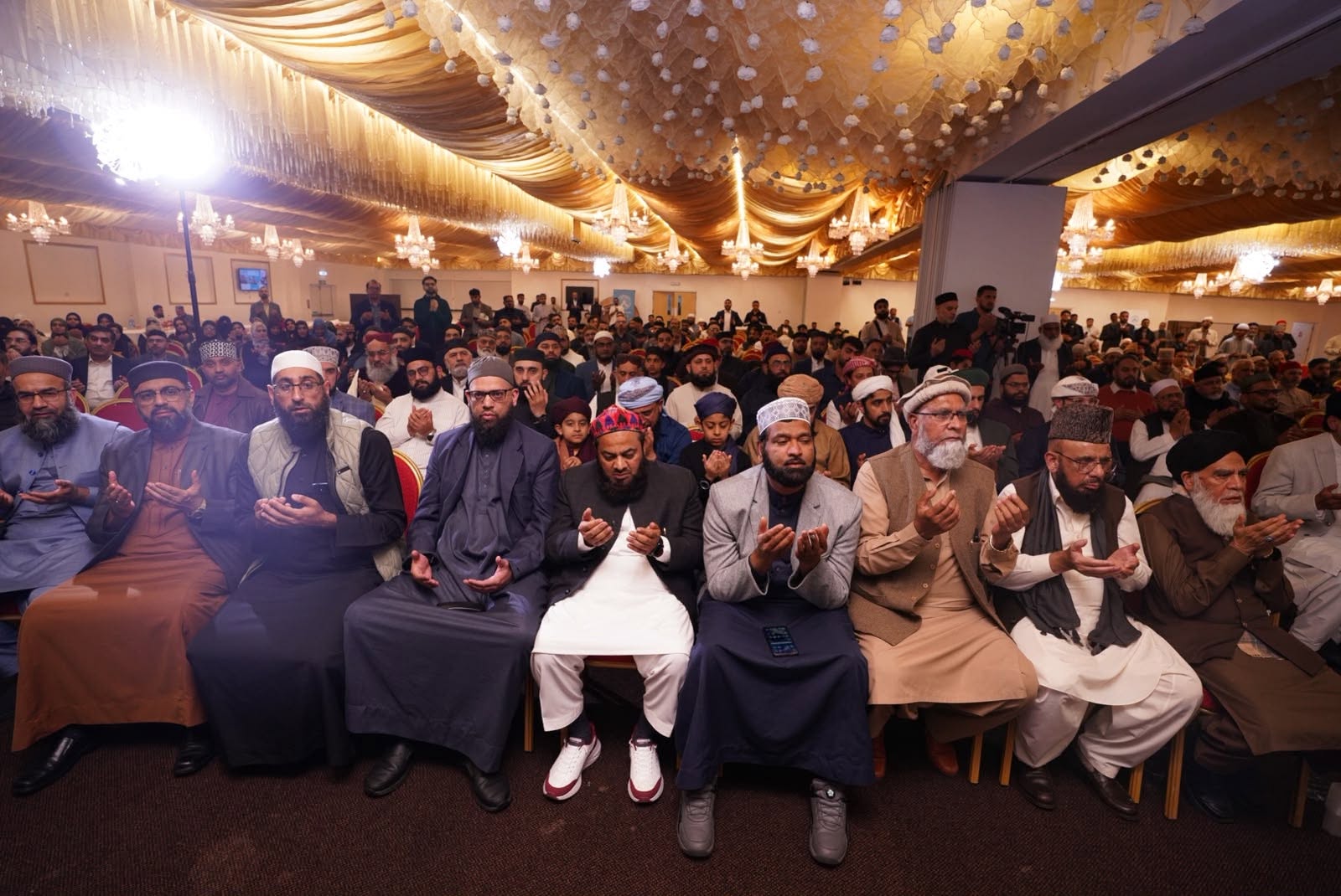 Scholars' Q&A Session with Shaykh-ul-Islam in Nottingham, image 32