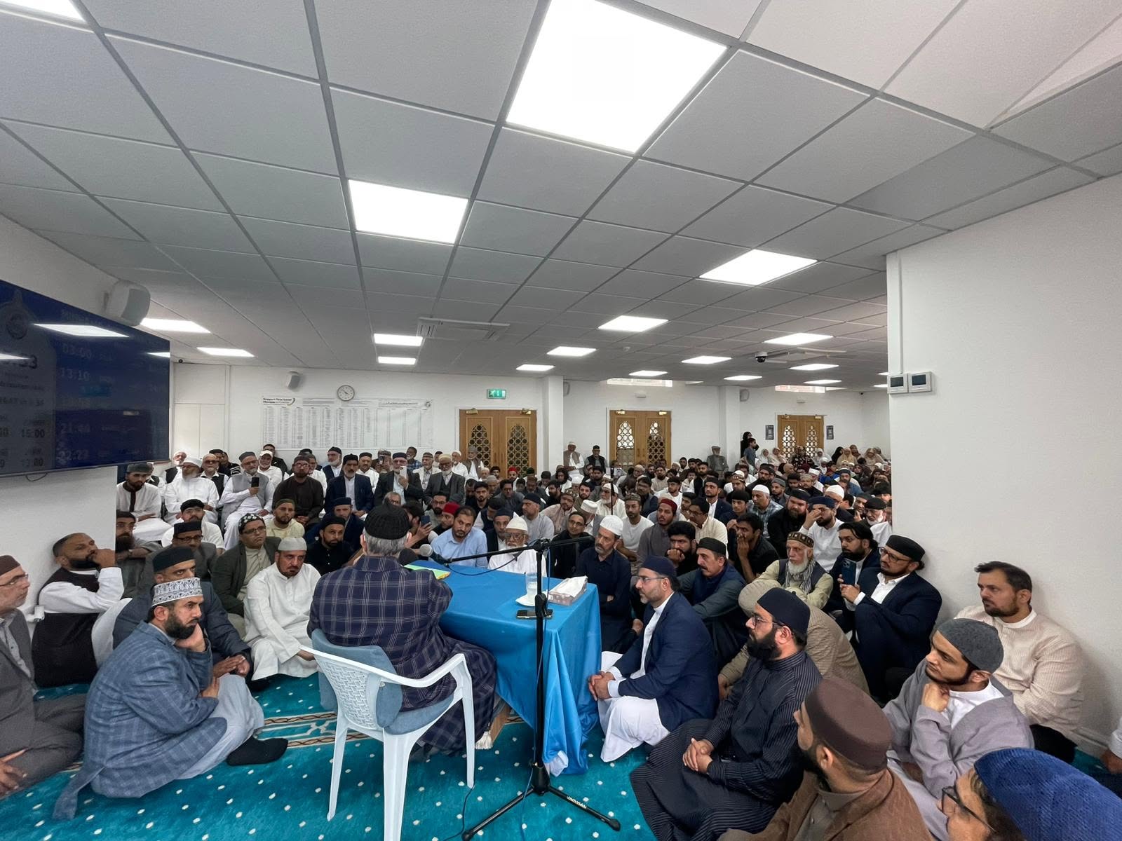 Overflowing Jumma at MQI Manchester: Shaykh-ul-Islam on Urdu and access to Islamic knowledge, image 4