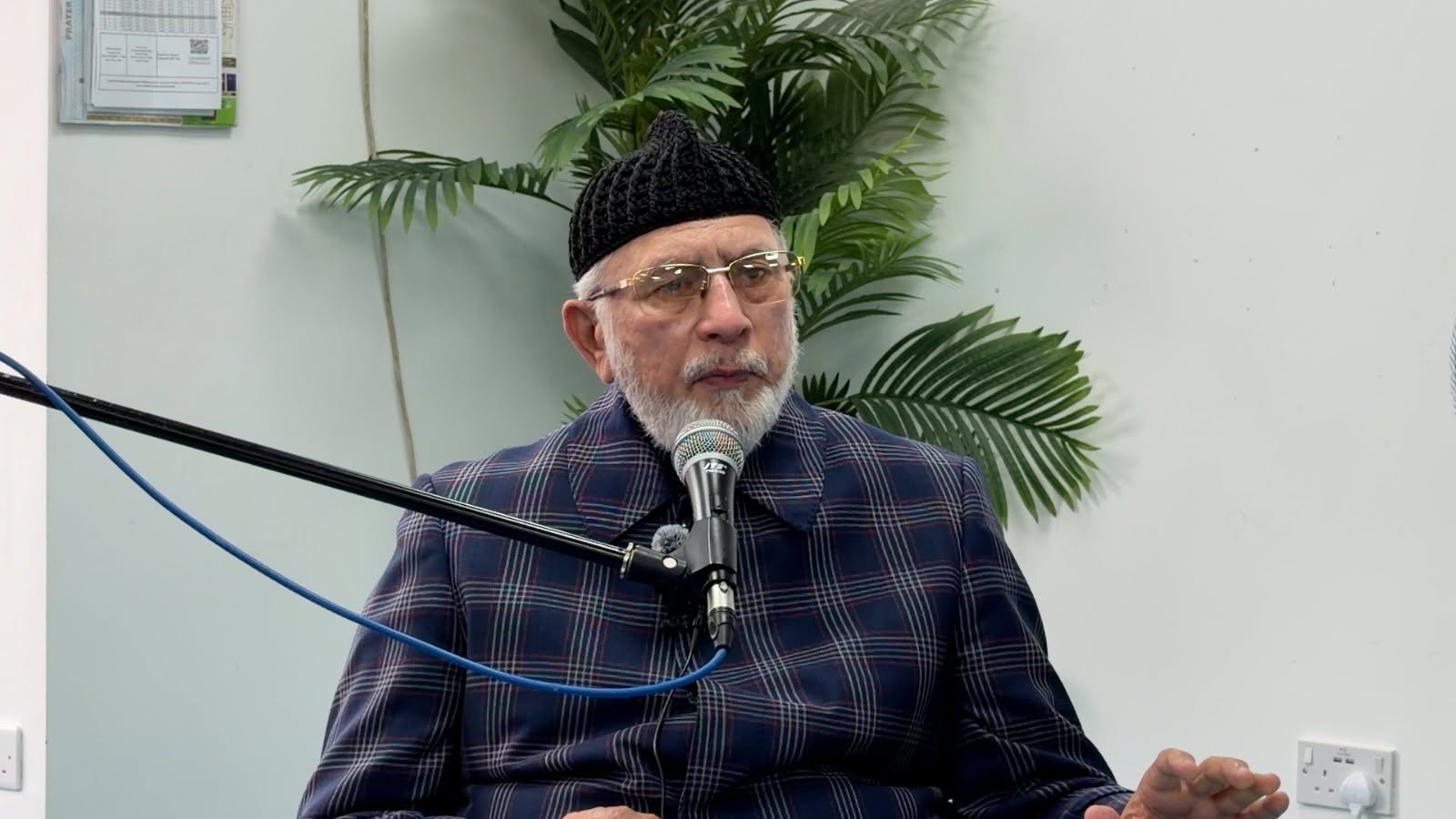 Overflowing Jumma at MQI Manchester: Shaykh-ul-Islam on Urdu and access to Islamic knowledge, image 6