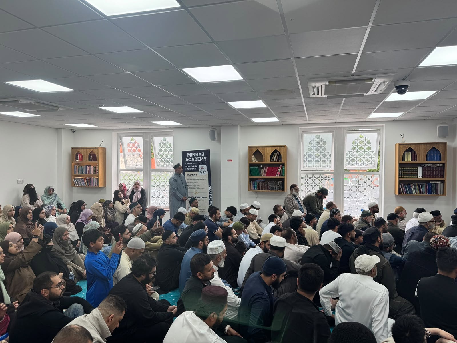 Overflowing Jumma at MQI Manchester: Shaykh-ul-Islam on Urdu and access to Islamic knowledge, image 8