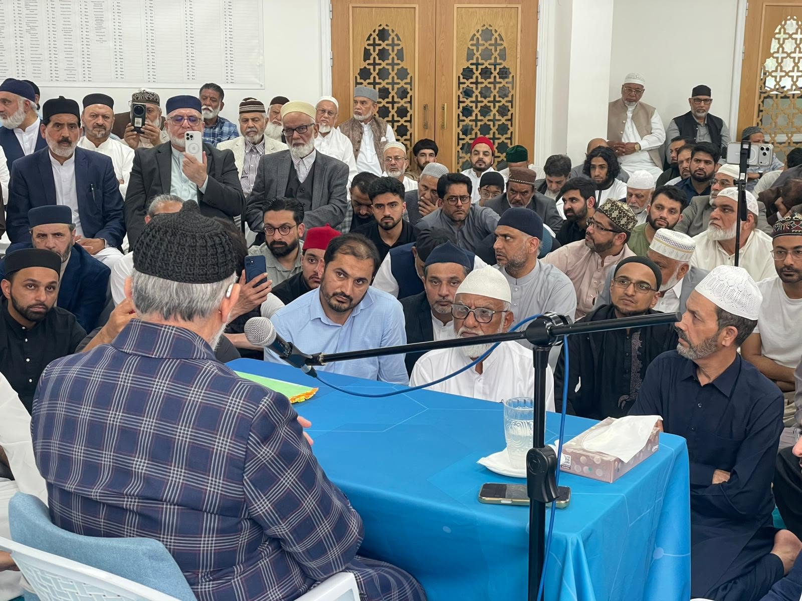 Overflowing Jumma at MQI Manchester: Shaykh-ul-Islam on Urdu and access to Islamic knowledge, image 11