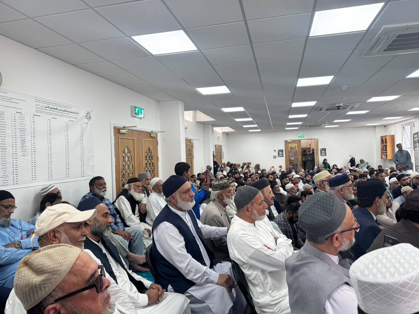 Overflowing Jumma at MQI Manchester: Shaykh-ul-Islam on Urdu and access to Islamic knowledge, image 12